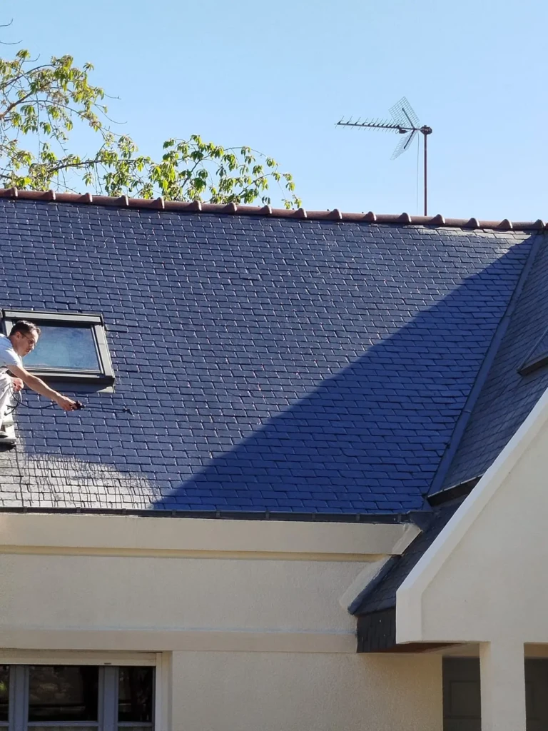 Couvreur Rennes pour nettoyage et démoussage toiture