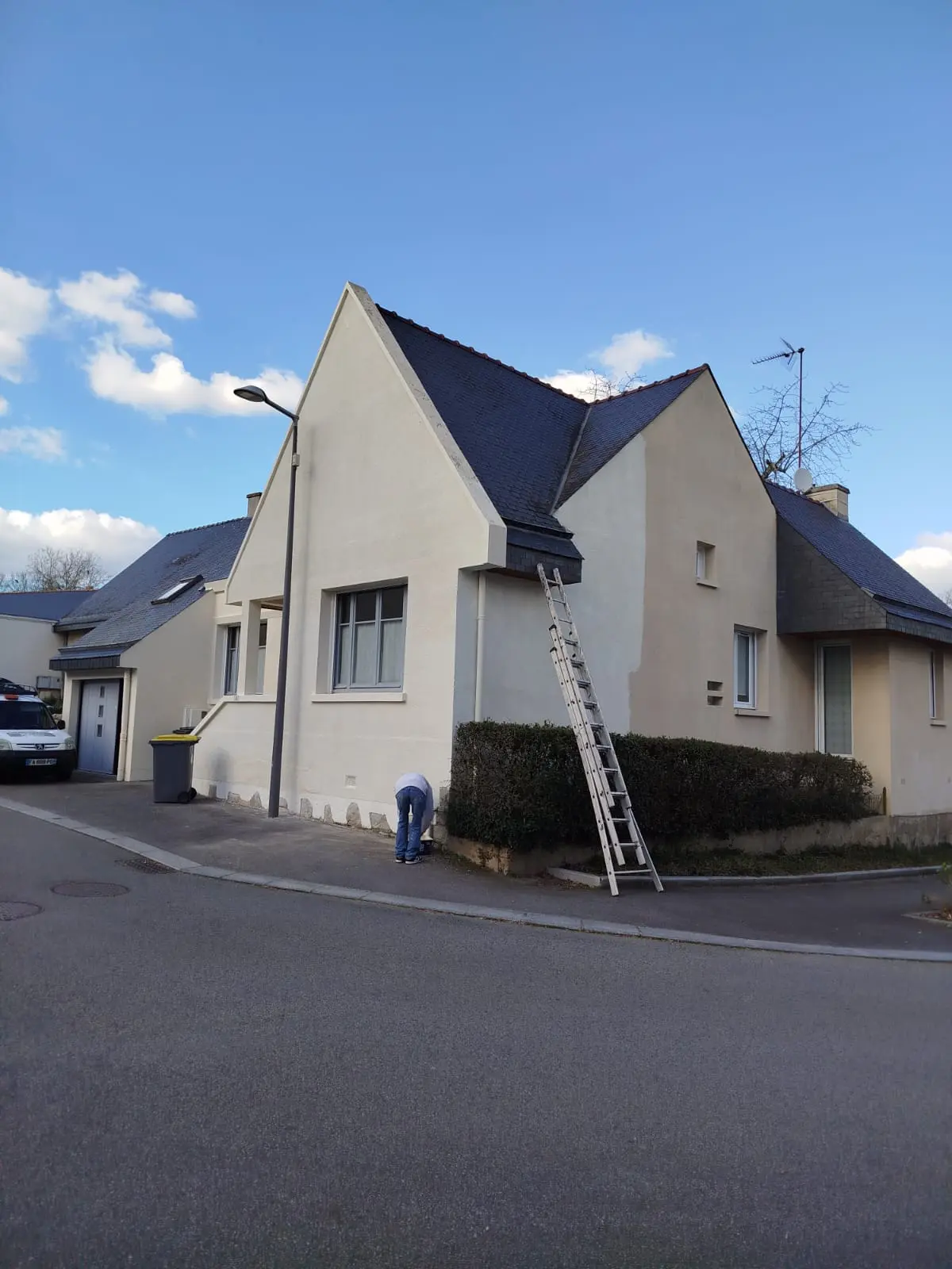 Couvreur Rennes pour ravalement façade et crépis